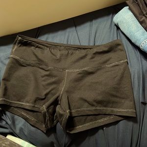 FLEO BLACK SHORTS
